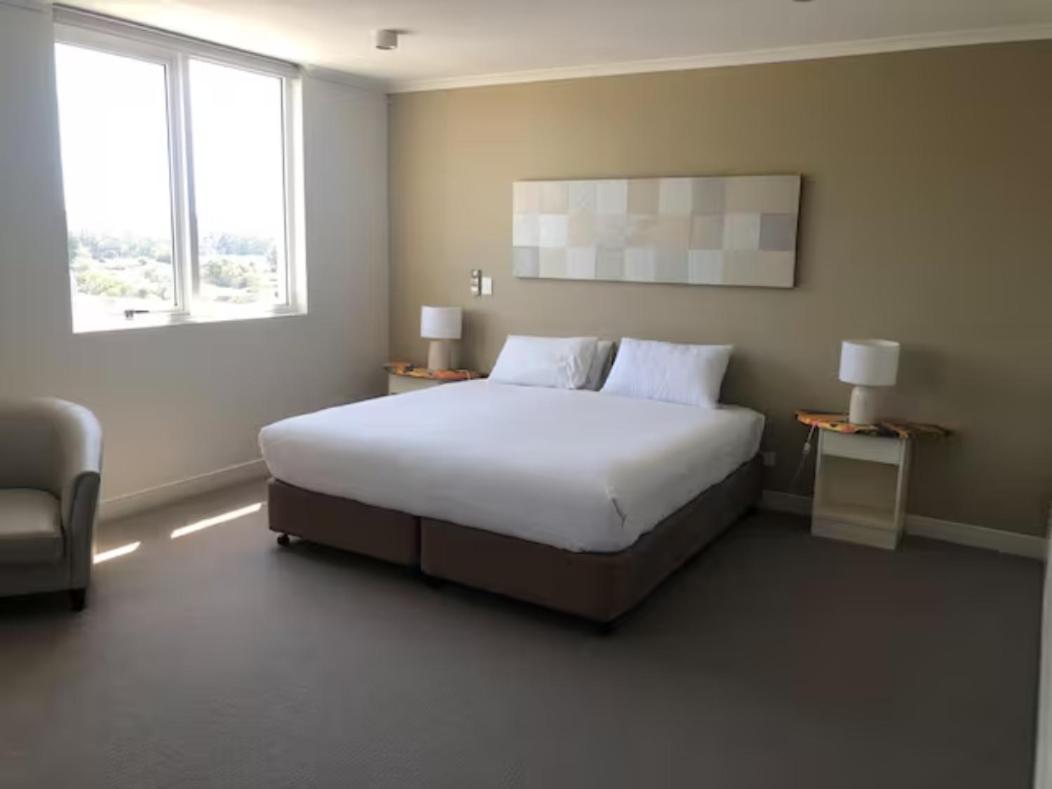 Base Holidays - Ettalong Beach Premium Apartments Экстерьер фото