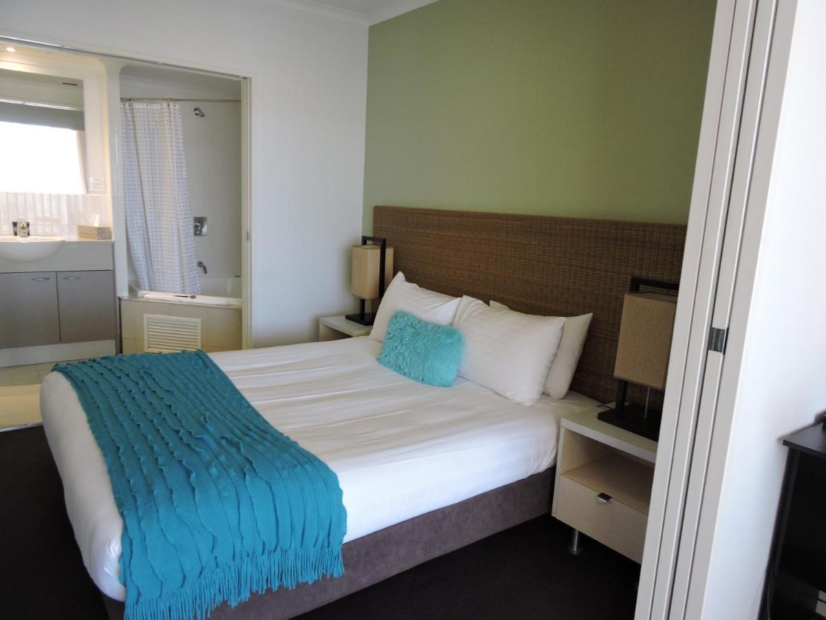 Base Holidays - Ettalong Beach Premium Apartments Экстерьер фото